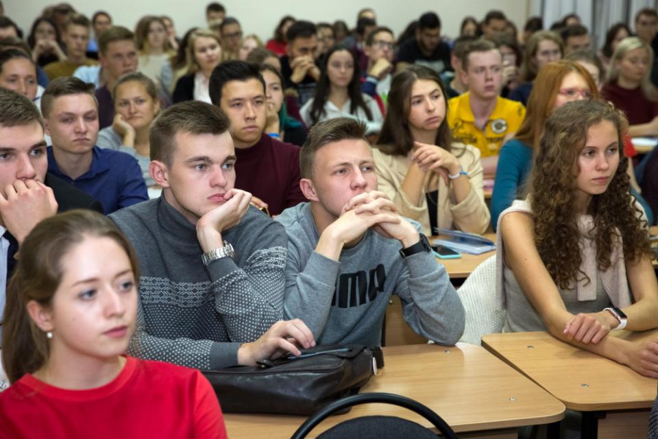 Пермский колледж экономики и управления пкэу. Пепермский коледжн кономика. Политехнический колледж Пермь. Пермский колледж искусства и культуры. Средний класс в перми